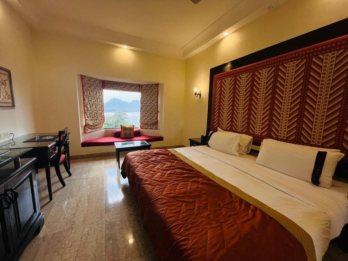 The Lalit Laxmi Vilas Palace Udaipur Exterior photo