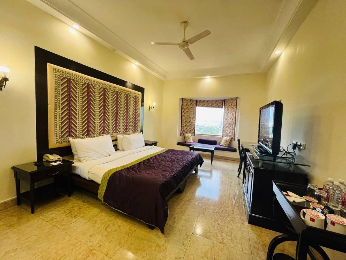 The Lalit Laxmi Vilas Palace Udaipur Exterior photo