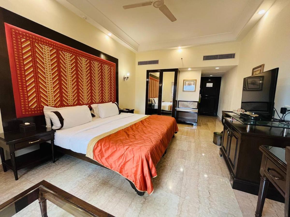 The Lalit Laxmi Vilas Palace Udaipur Exterior photo