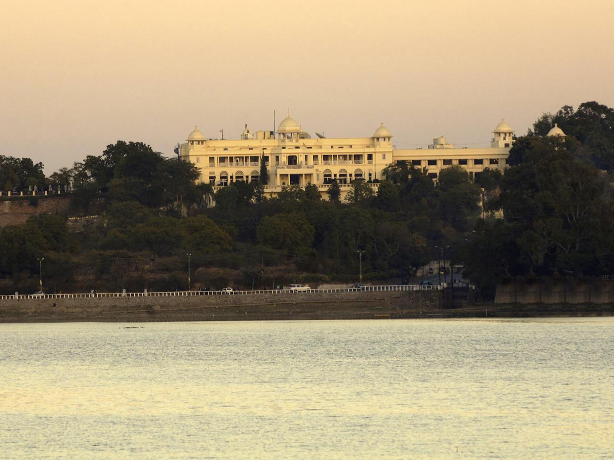 The Lalit Laxmi Vilas Palace Udaipur Exterior photo