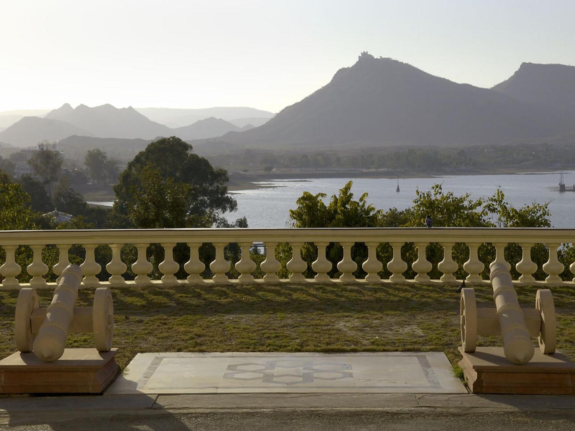 The Lalit Laxmi Vilas Palace Udaipur Exterior photo